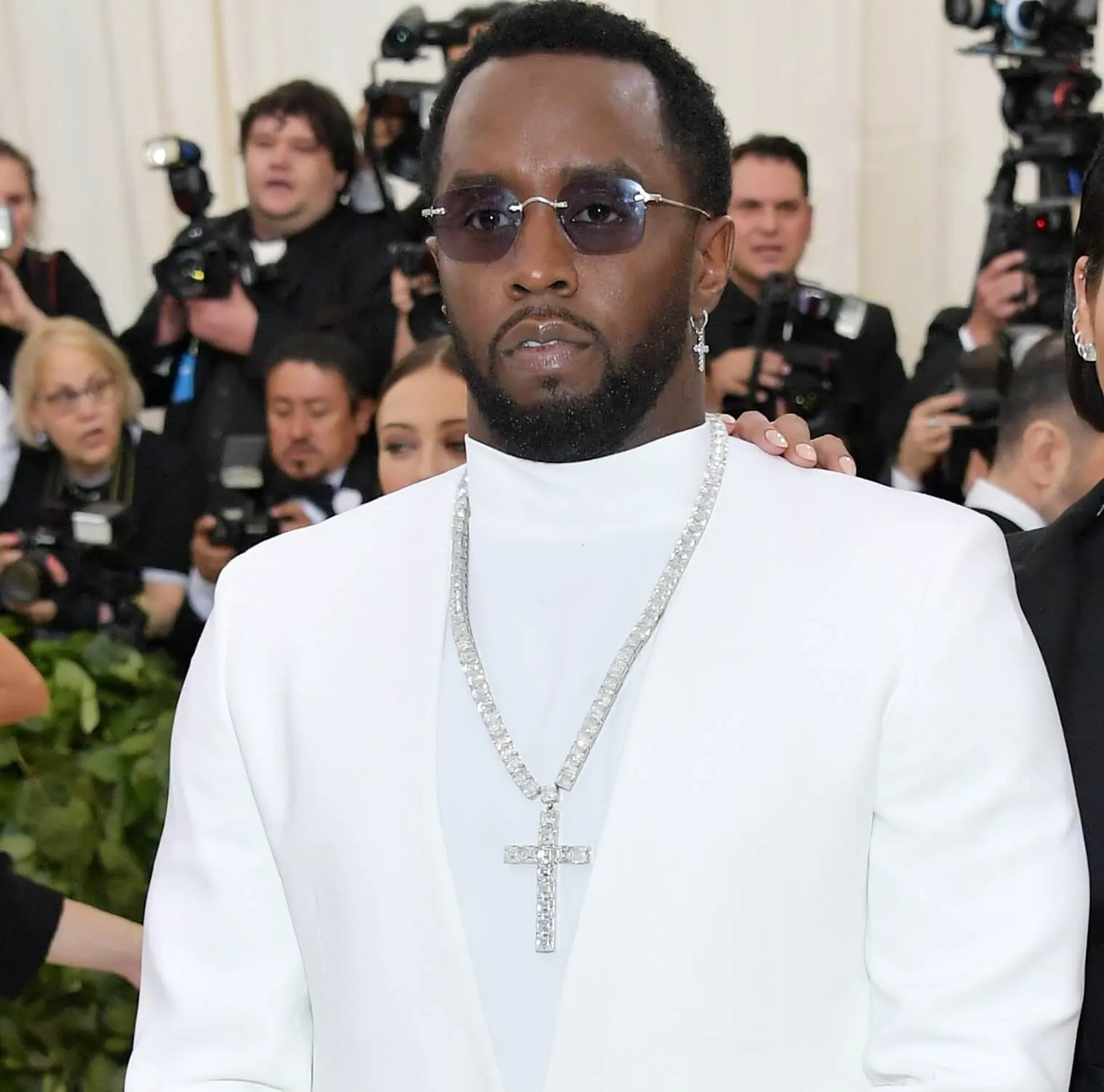 Sean "Diddy" Peignes vêtus de blanc