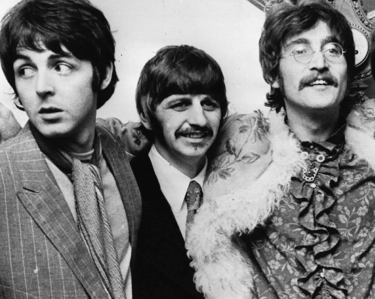 Paul McCartney, Ringo Starr et John Lennon des Beatles en noir et blanc