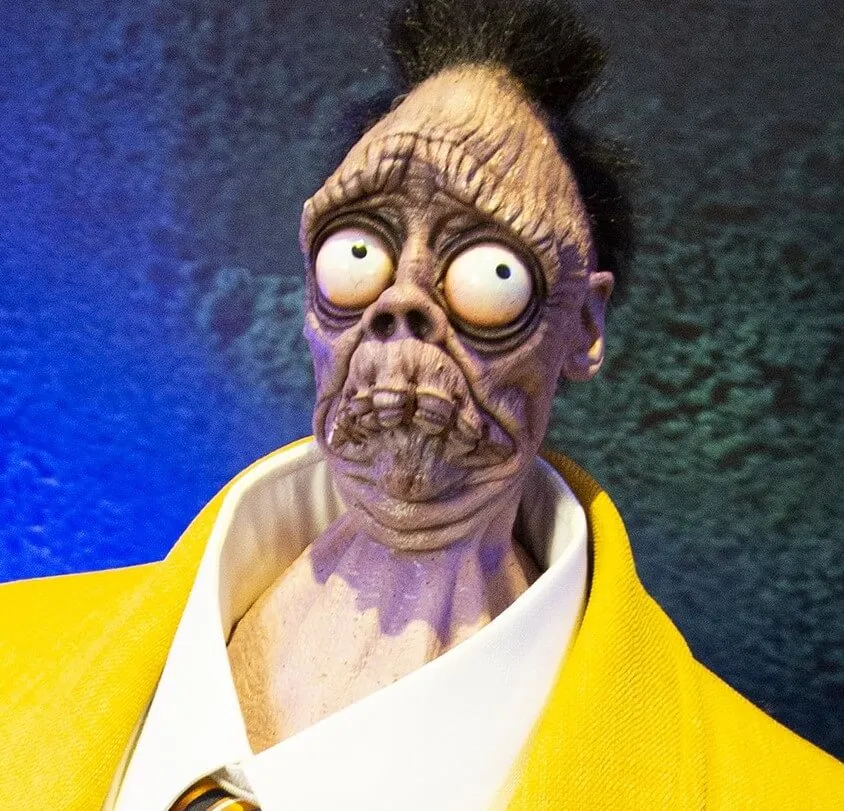 Bob de « Beetlejuice Beetlejuice » en costume jaune