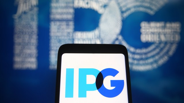 Les premières implications personnelles de la méga-fusion d'Omnicom Group et d'Interpublic Group pourraient arriver le plus tôt possible, car IPG Mediabrands a déposé un avis WARN dans l'État de Californie.