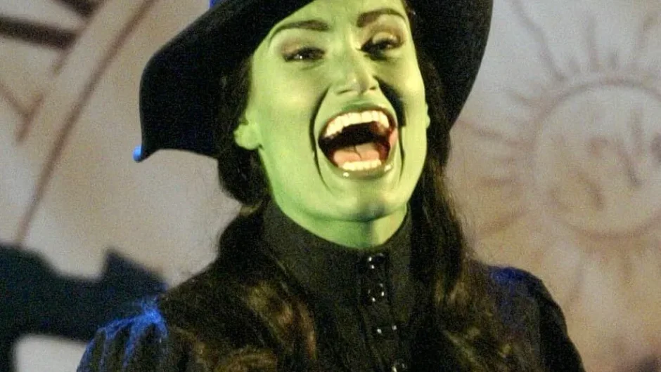 Idina Menzel nous a offert le pire « défi à la gravité » de tous les temps