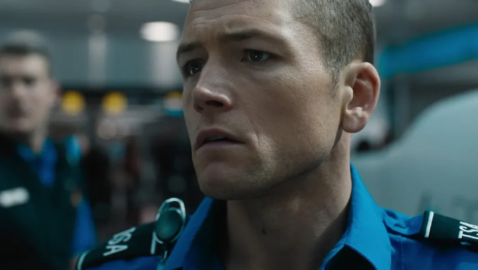 Taron Egerton ne voulait pas faire le plein de Tom Cruise dans « Carry-On »