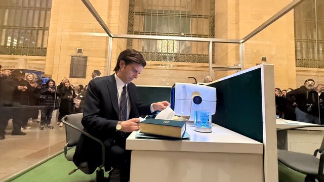 Les navetteurs new-yorkais ont pu découvrir l'histoire de l'émission Apple TV+ lors d'une activation à Grand Central.
