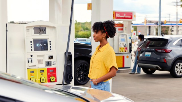 La société de capital-investissement Midocean Partners a accepté d'acheter GSTV, qui alimente le plus grand réseau d'écrans publicitaires vidéo sur les pompes à gaz, pour un montant non divulgué. 