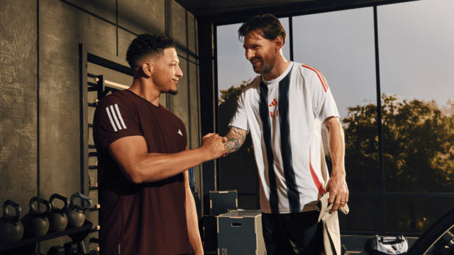 Lionel Messi et Patrick Mahomes s'associent à la publicité de la Coupe du Monde du club Adidas FIFA alors que la marque lance le tournoi avec un message d'encouragement mutuel.