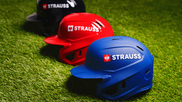 La compagnie de vêtements allemandes Strauss a lancé ses débuts aux États-Unis avec le LAFC et l'équipe nationale mexicaine, mais elle a ensuite balancé les clôtures avec MLB.