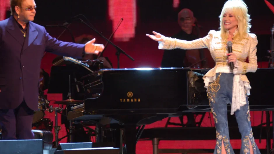 Dolly Parton a regretté un commentaire qu&rsquo;elle a fait sur Elton John dans une interview