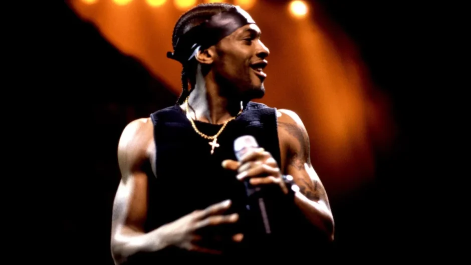 Le chanteur soul D&rsquo;Angelo est mort à 51 ans d&rsquo;un cancer du pancréas : Jill Scott, Jamie Foxx et d&rsquo;autres stars réagissent