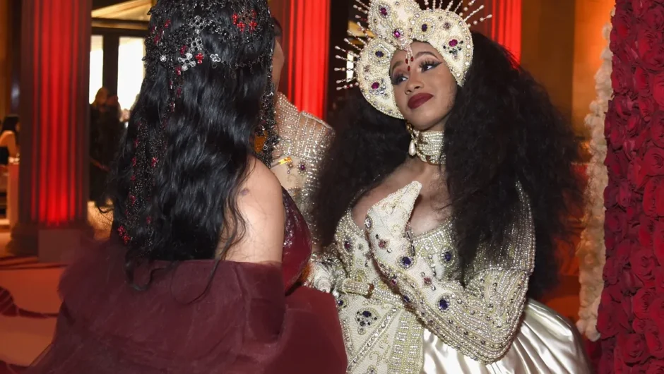 Cardi B dit à Nicki Minaj de se comparer à ses « pairs » dans une nouvelle querelle sur les réseaux sociaux : quand leur querelle a-t-elle commencé ?