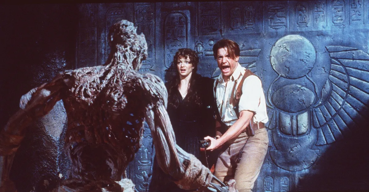 Rick O''Connell (Brendan Fraser) doit sauver Evelyn (Rachel Weisz) et le reste du monde d'une malédiction vieille de 3 000 ans. "La Momie." 1999