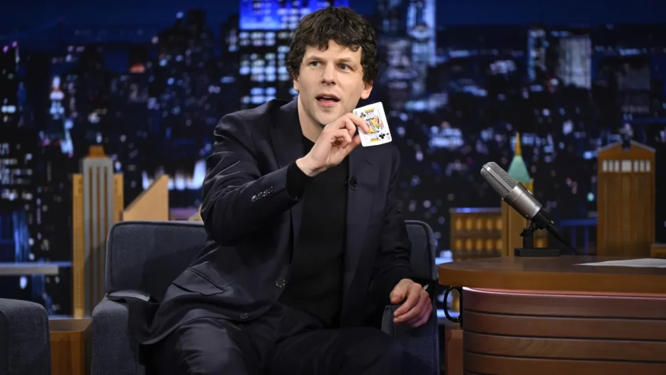Les fans n&rsquo;arrivent pas à croire aux véritables compétences magiques de Jesse Eisenberg : il a réussi à le faire à New York !