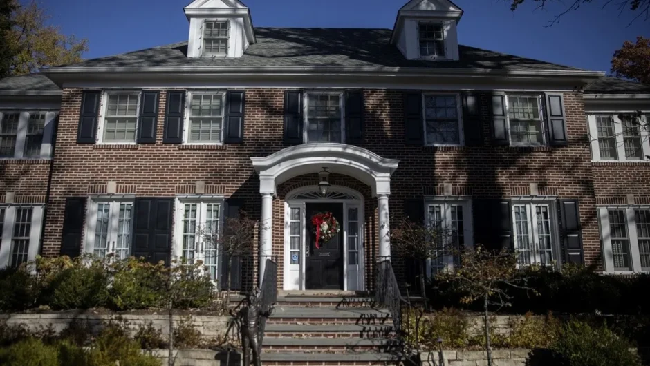 La maison emblématique « Home Alone » ne ressemble en rien à ce dont vous vous souvenez (voir à l&rsquo;intérieur)