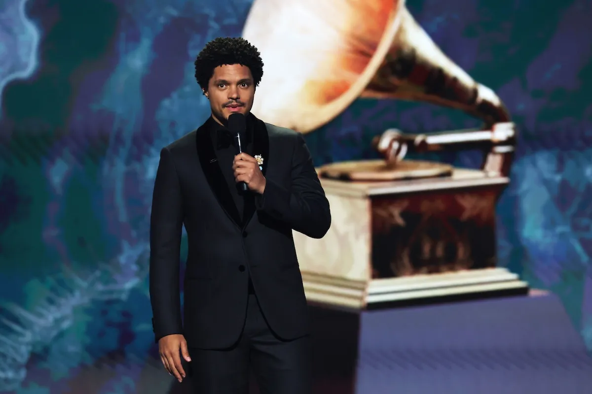 Trevor Noah sur scène aux Grammy Awards 2025