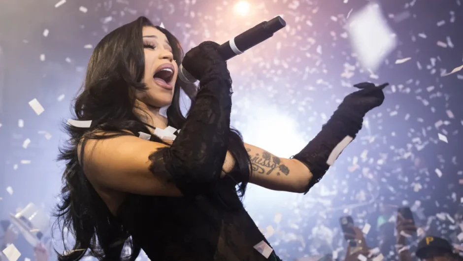 Cardi B a admis qu&rsquo;elle avait changé sa musique pour gagner de l&rsquo;argent : « Ça m&rsquo;écrase un peu »