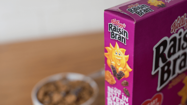 une boîte de son de raisins secs