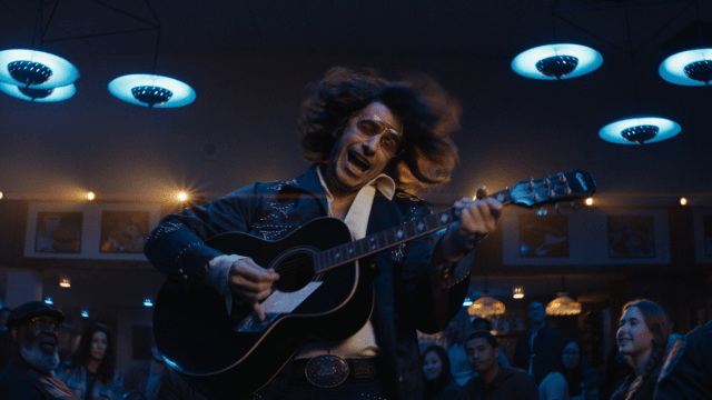 Le comédien et acteur canalise son Neil Diamond intérieur pour la diffusion Unilever.