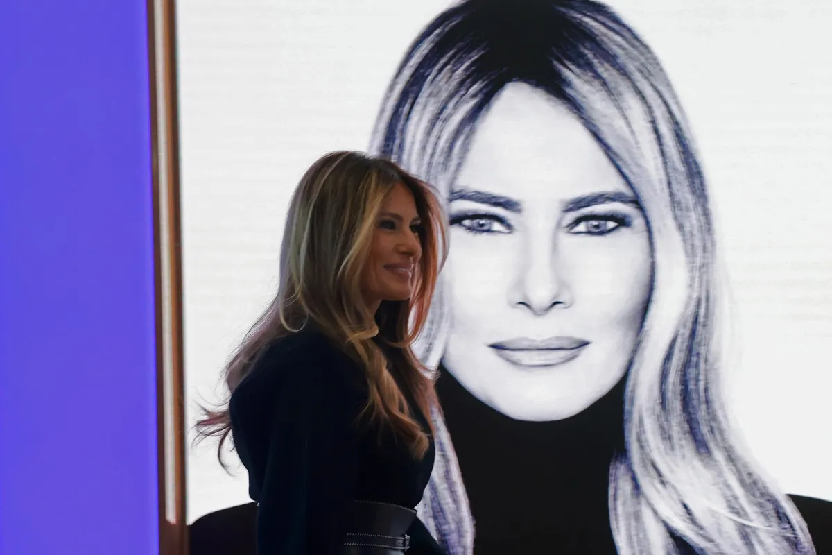 Melania Trump apparaît à la Bourse de New York (NYSE) où elle a sonné la cloche d'ouverture le 28 janvier 2026 à New York avant la sortie au box-office de 
