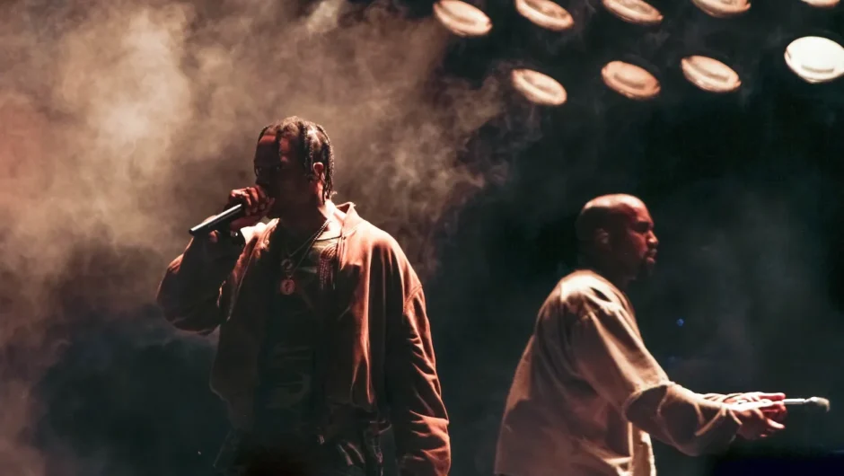 Travis Scott et Peso Pluma rejoindraient Kanye &lsquo;Ye&rsquo; West sur scène à Mexico