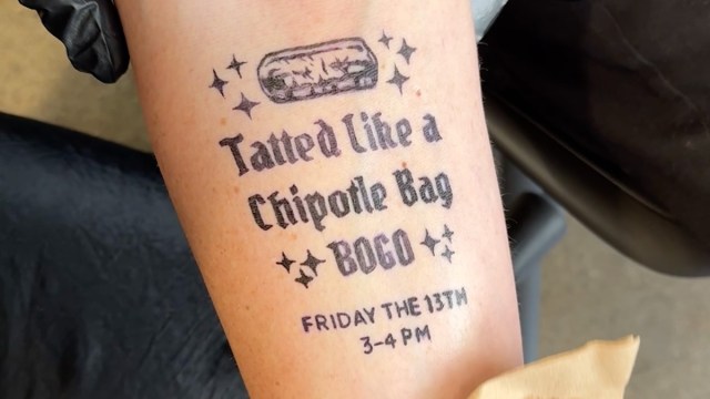 Pour ceux qui ne sont pas encrés, Chipotle a fourni cette feuille flash de tatouages ​​temporaires à base d'eau.