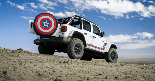 Jeep Wrangler fête ses 85 ans avec le muscle de Captain America