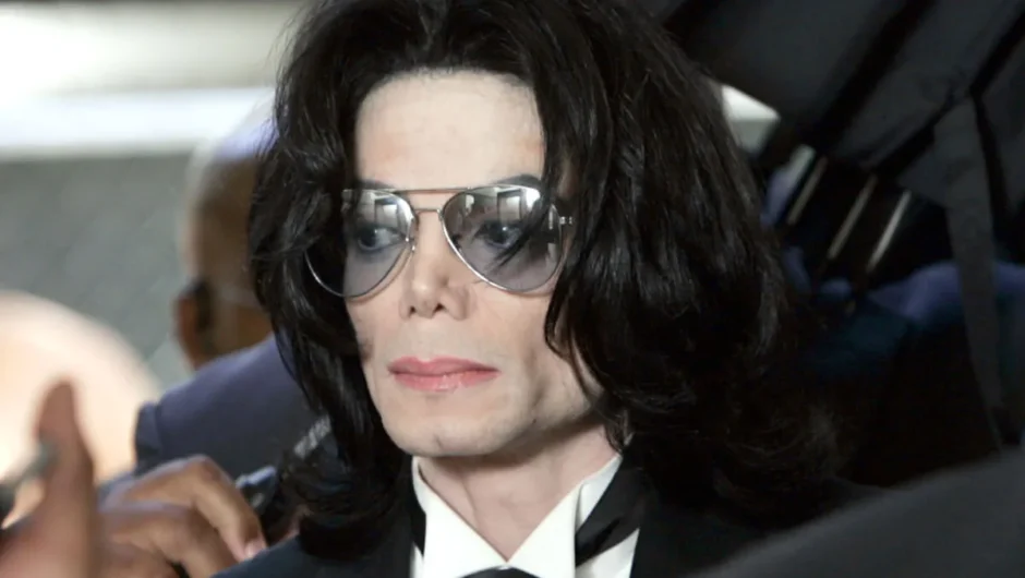 Le « Thriller » de Michael Jackson franchit une étape importante en matière de ventes au milieu de nouvelles allégations d&rsquo;abus